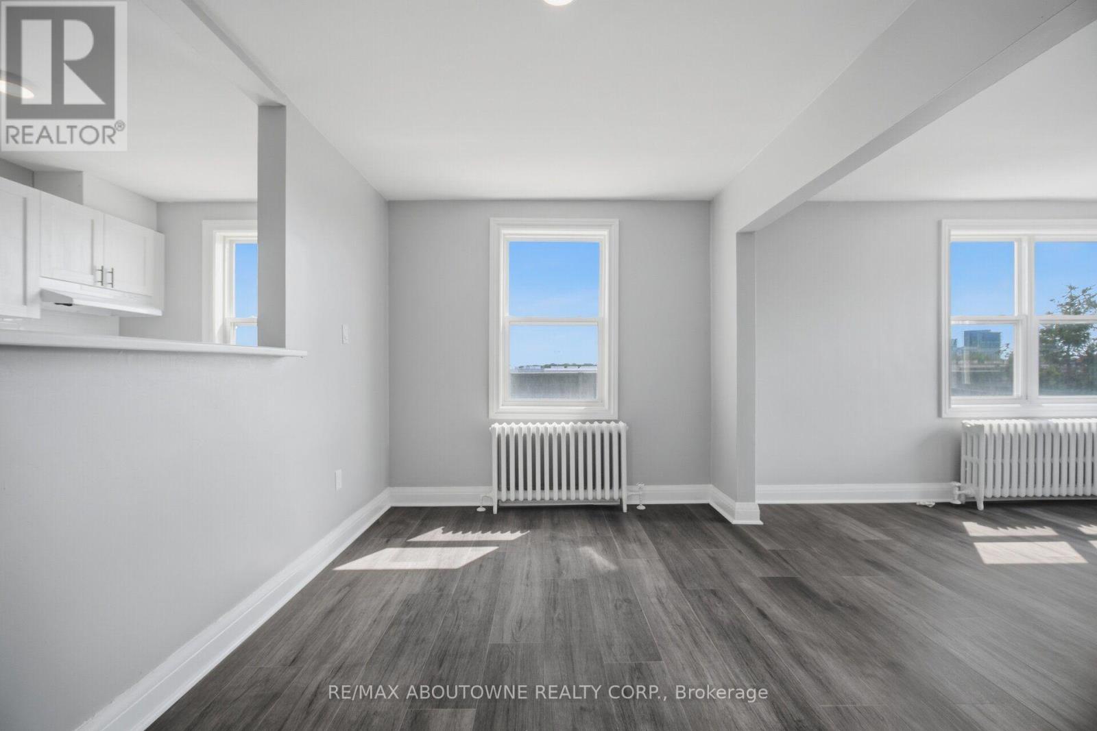 5 - 133 North Service Road E, Oakville, Ontario  L6H 1A3 - Photo 11 - W13749300