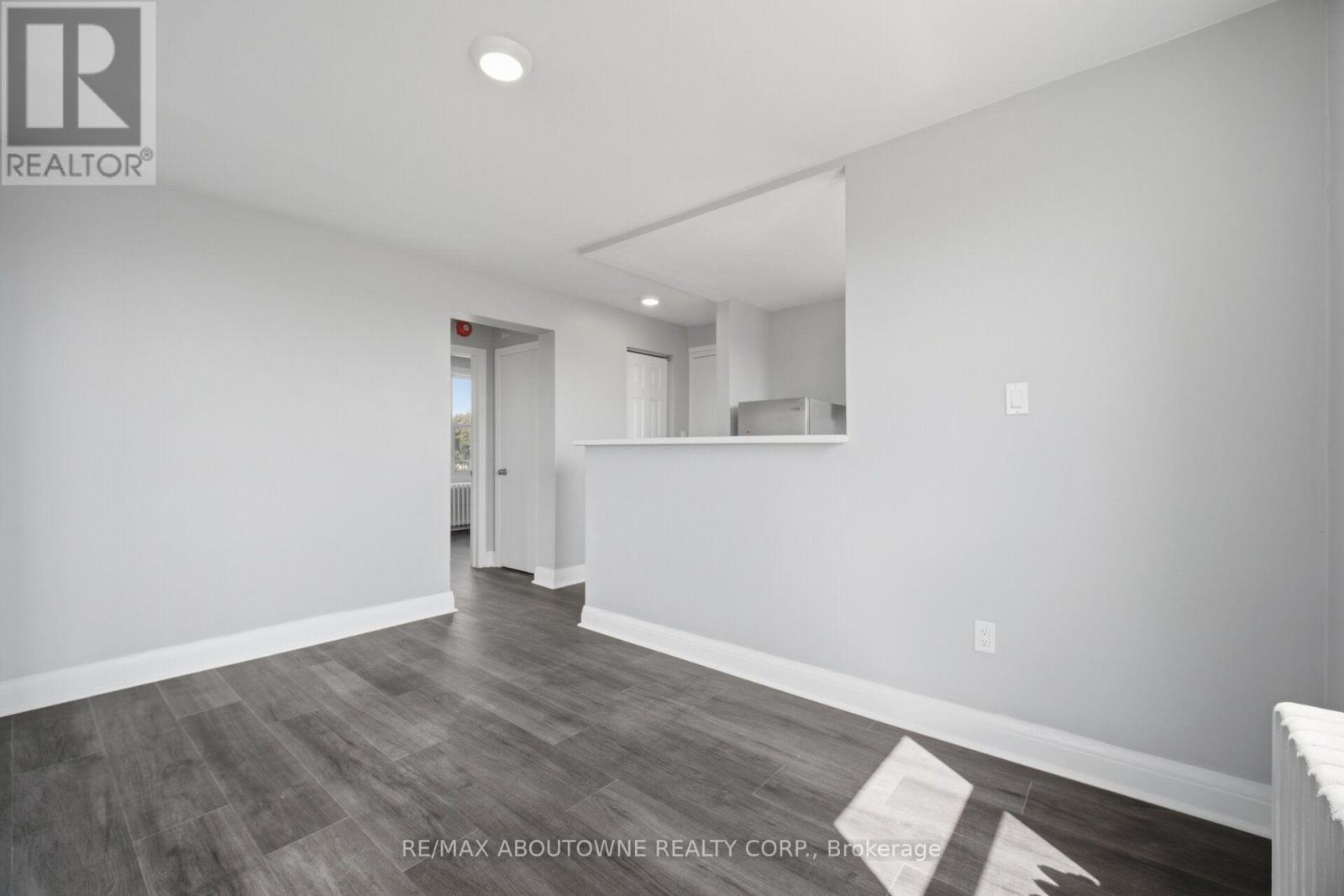 5 - 133 North Service Road E, Oakville, Ontario  L6H 1A3 - Photo 12 - W13749300