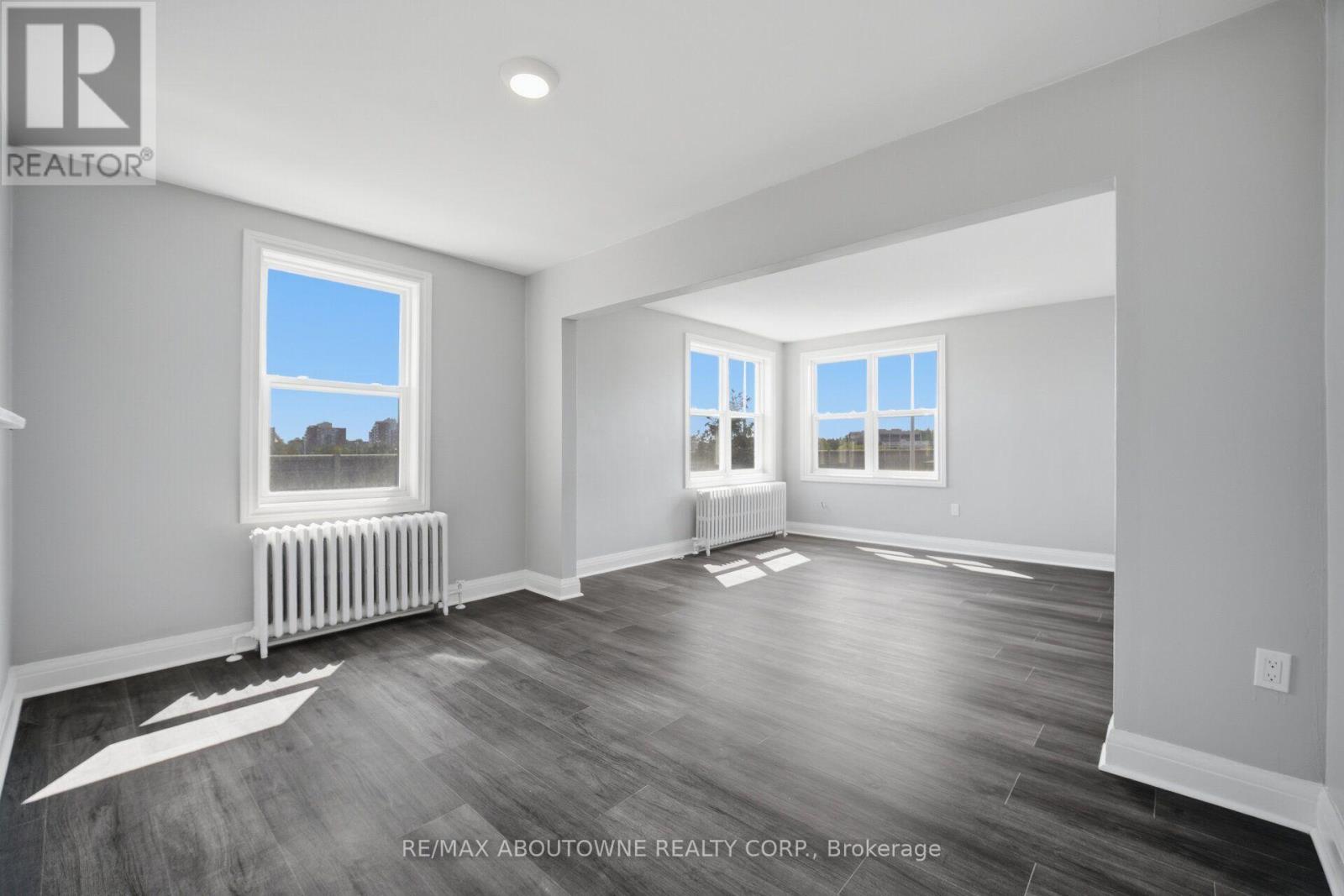 5 - 133 North Service Road E, Oakville, Ontario  L6H 1A3 - Photo 13 - W13749300