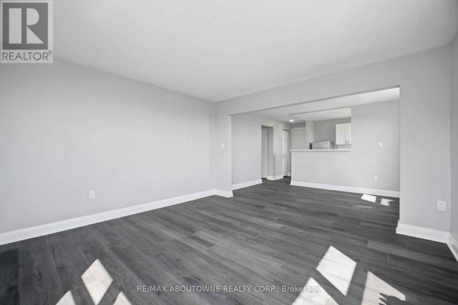 5 - 133 North Service Road E, Oakville, Ontario  L6H 1A3 - Photo 16 - W13749300