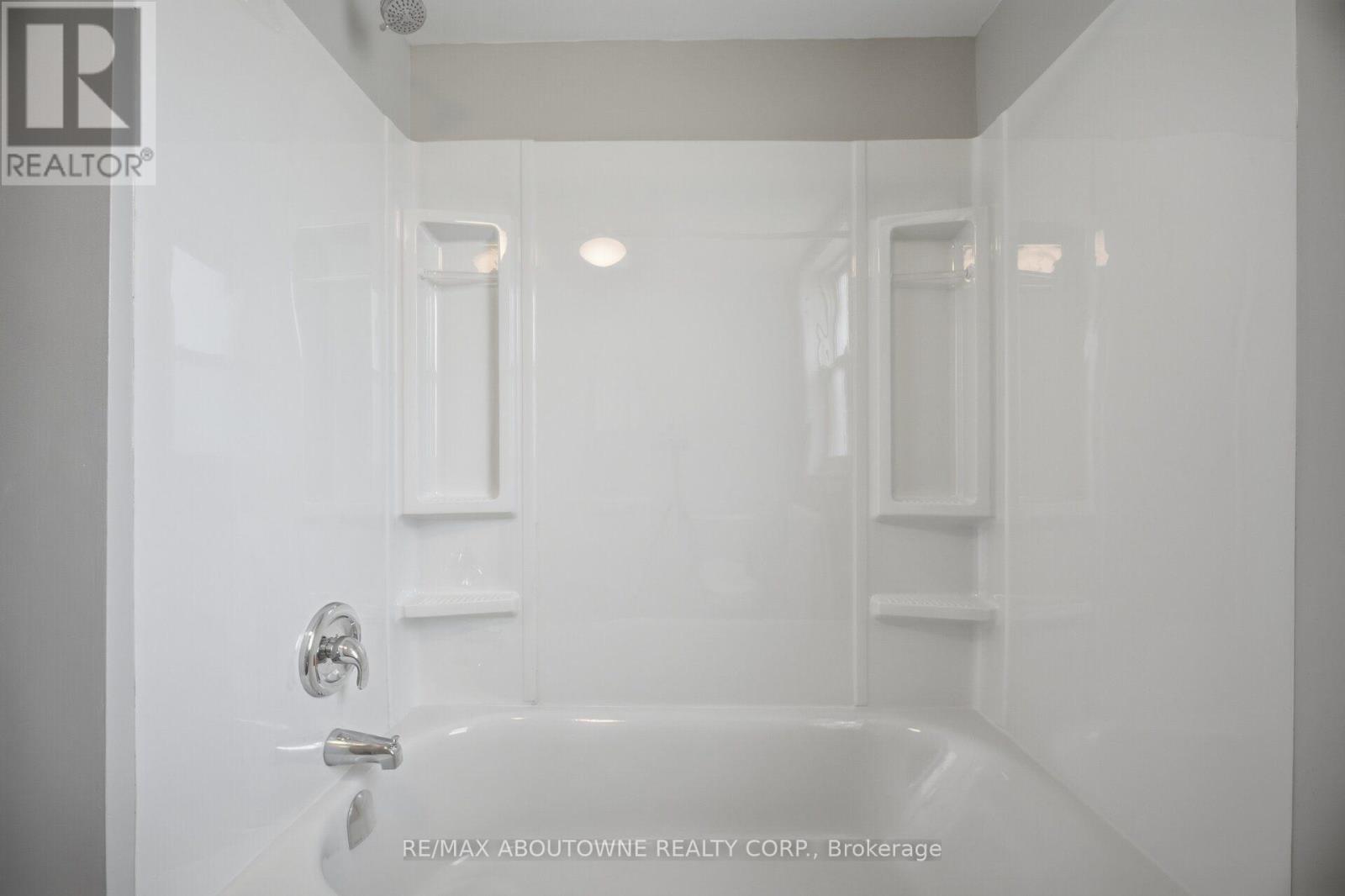 5 - 133 North Service Road E, Oakville, Ontario  L6H 1A3 - Photo 18 - W13749300