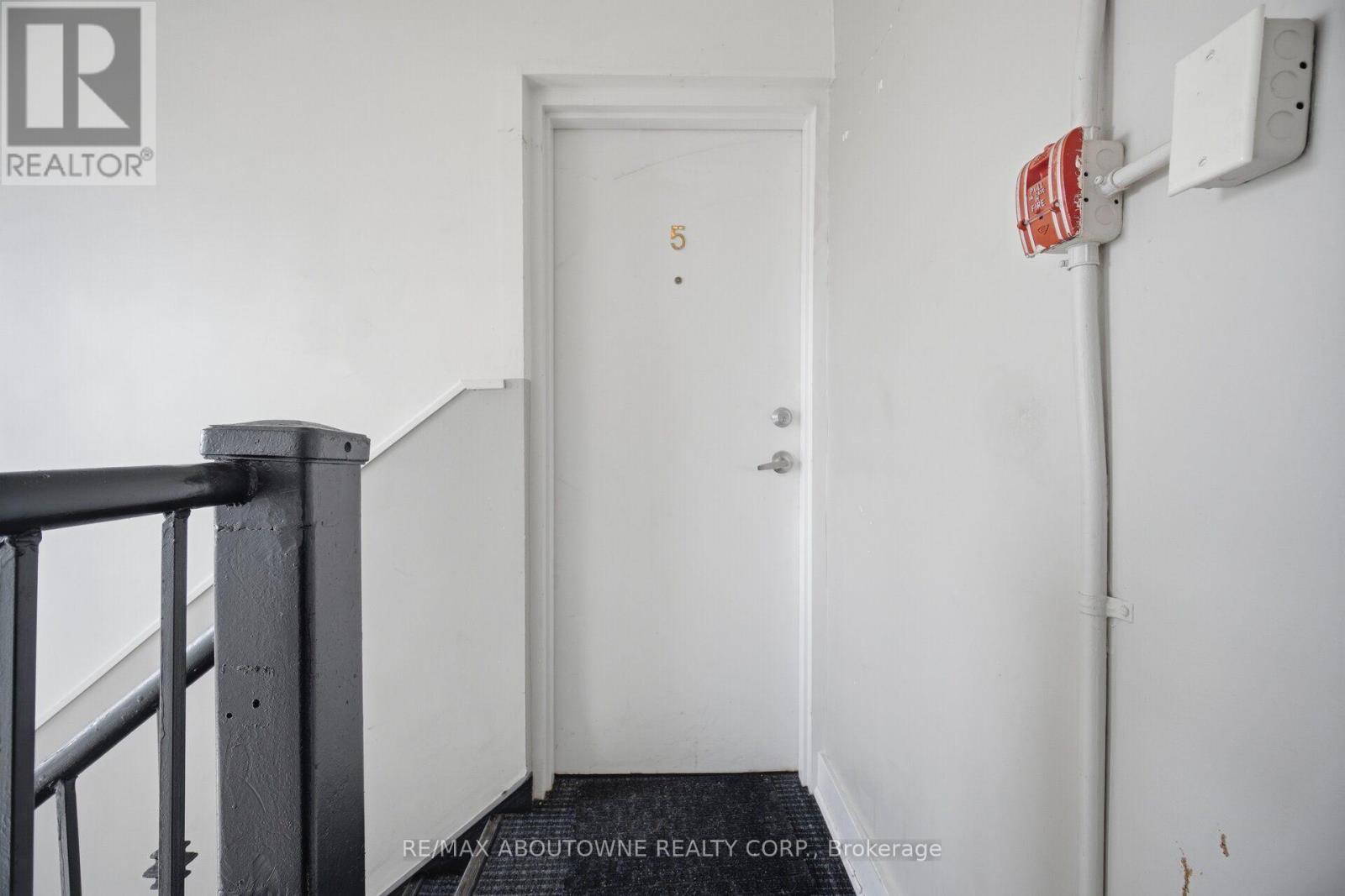 5 - 133 North Service Road E, Oakville, Ontario  L6H 1A3 - Photo 4 - W13749300