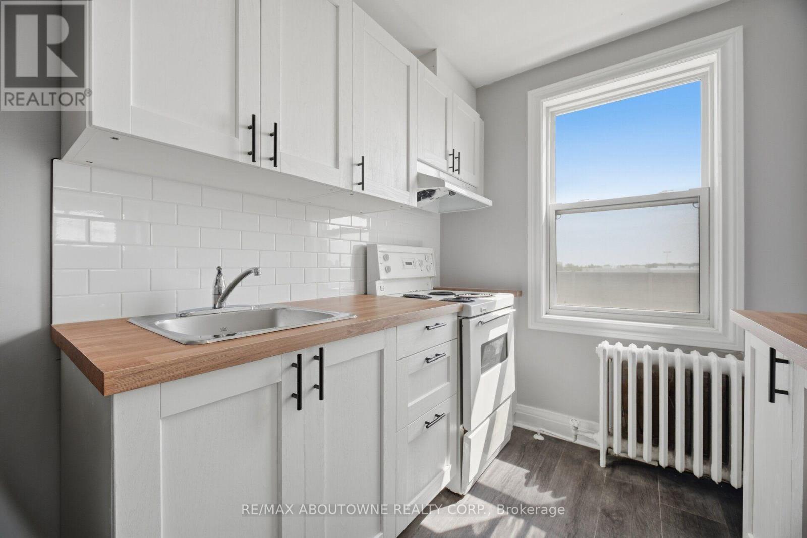 5 - 133 North Service Road E, Oakville, Ontario  L6H 1A3 - Photo 9 - W13749300