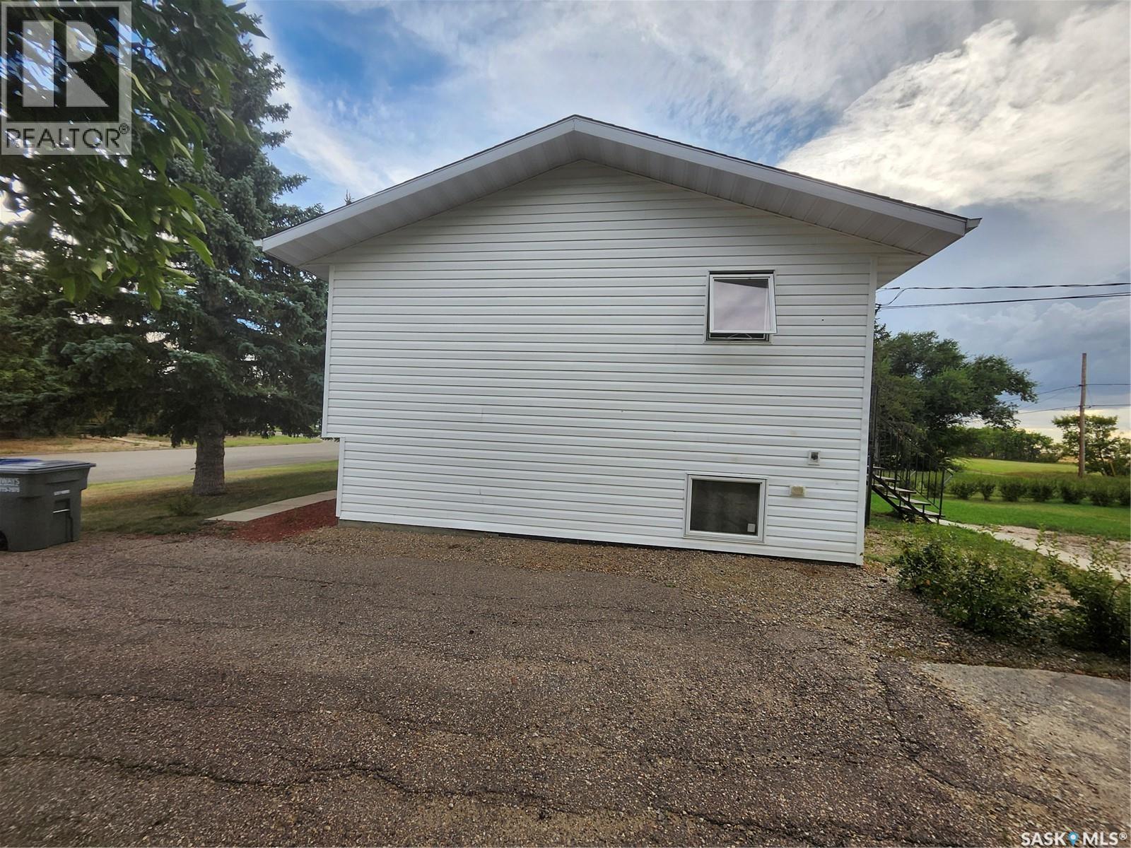 413 2nd Street N, Cabri, Saskatchewan  S0N 0J0 - Photo 4 - SK047531
