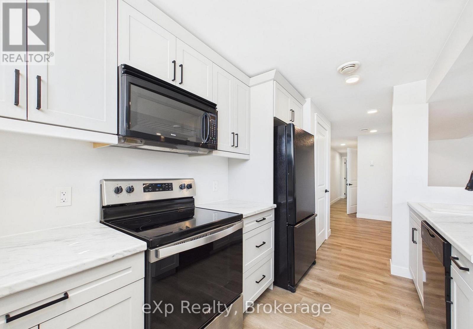 B Lower - 966 Charles Street, Kincardine, Ontario  N2Z 2C3 - Photo 5 - X13749336