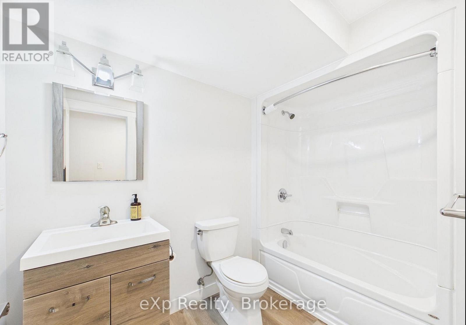 B Lower - 966 Charles Street, Kincardine, Ontario  N2Z 2C3 - Photo 7 - X13749336