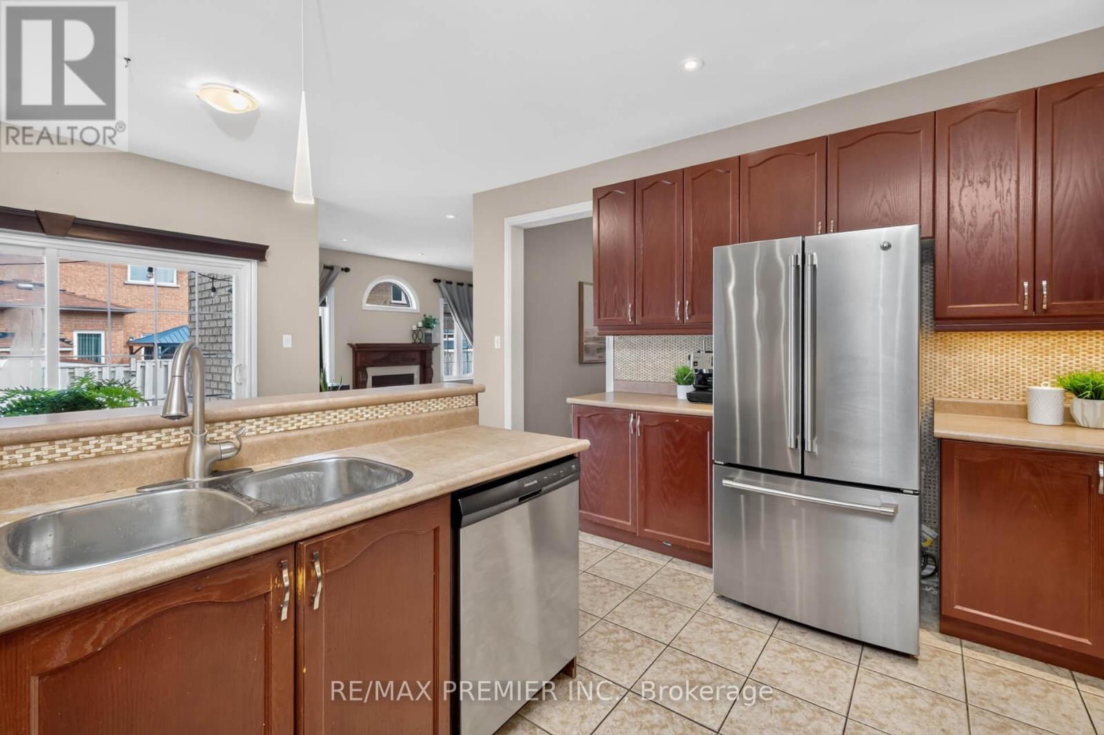 19 Timberwolf Road, Brampton, Ontario  L6P 2B4 - Photo 14 - W13749326