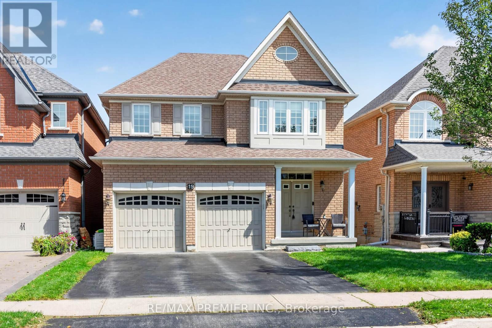 19 Timberwolf Road, Brampton, Ontario  L6P 2B4 - Photo 2 - W13749326