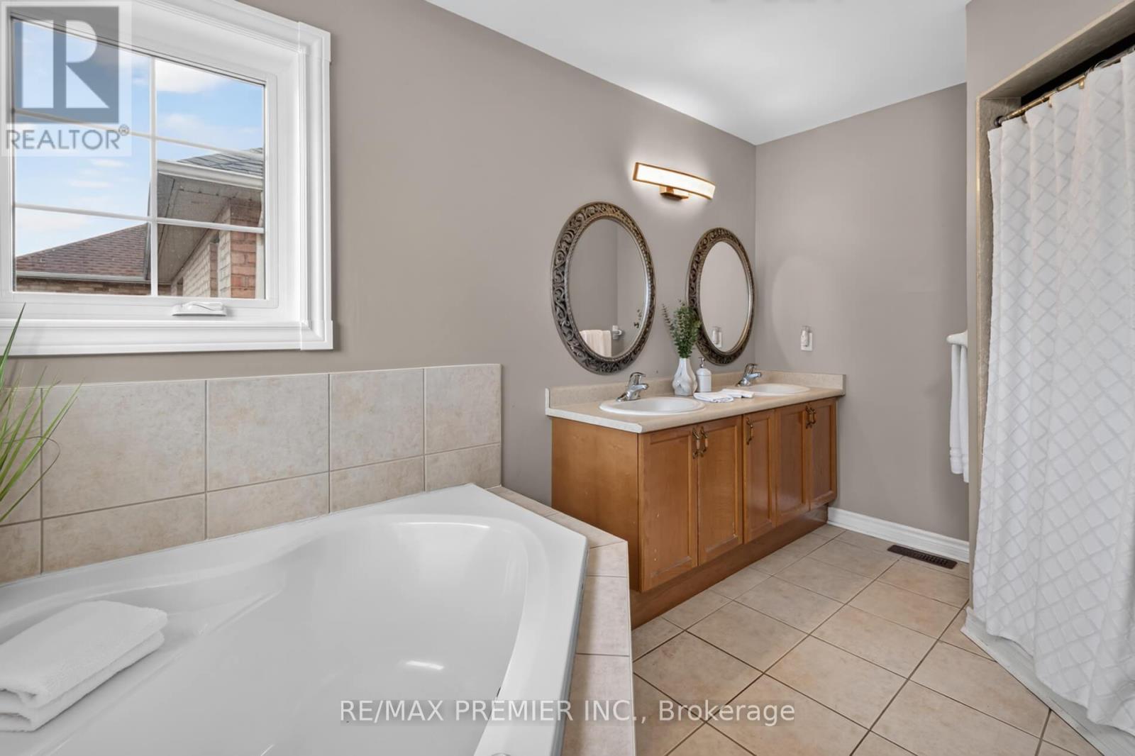 19 Timberwolf Road, Brampton, Ontario  L6P 2B4 - Photo 26 - W13749326