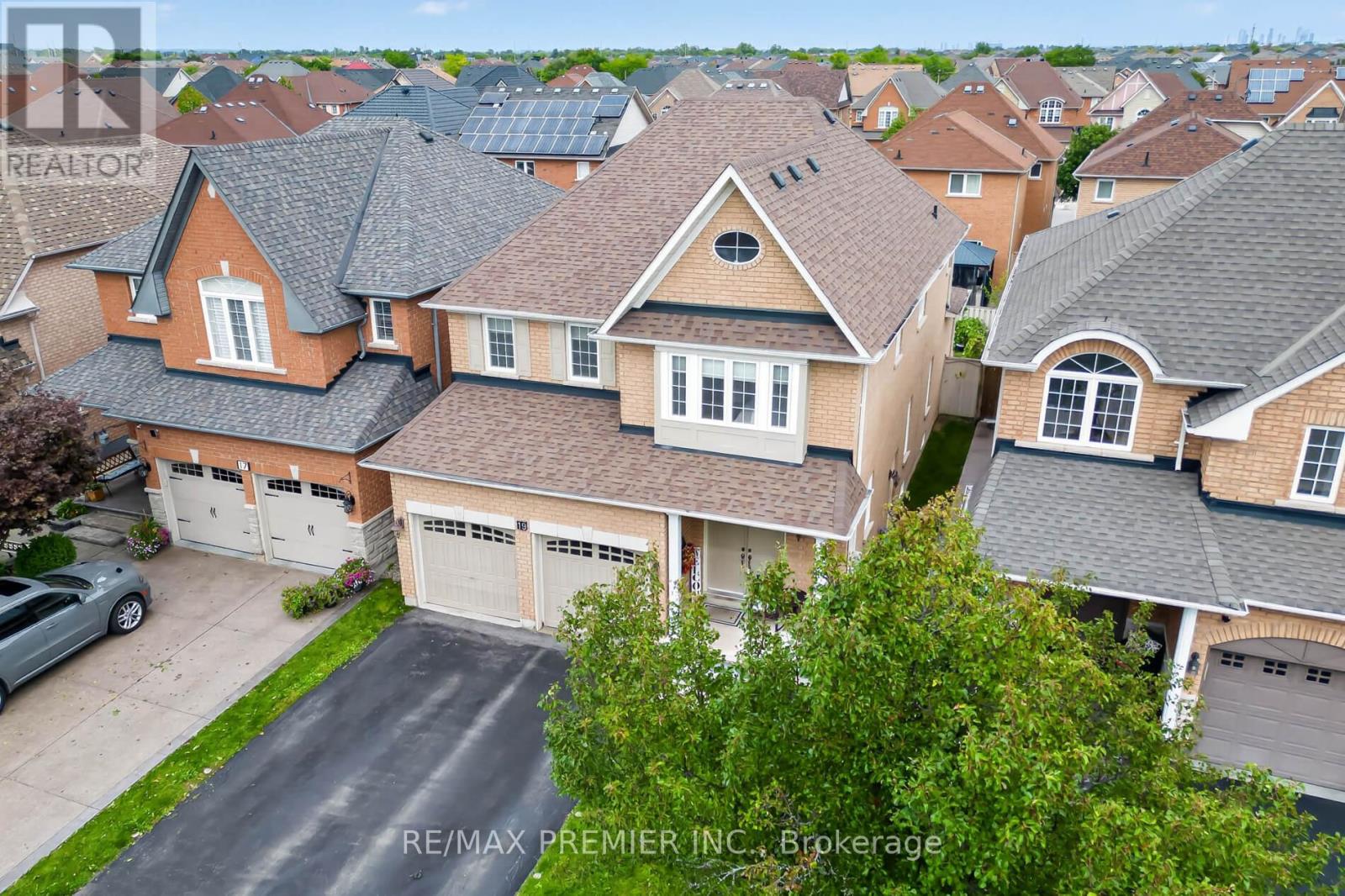 19 Timberwolf Road, Brampton, Ontario  L6P 2B4 - Photo 3 - W13749326