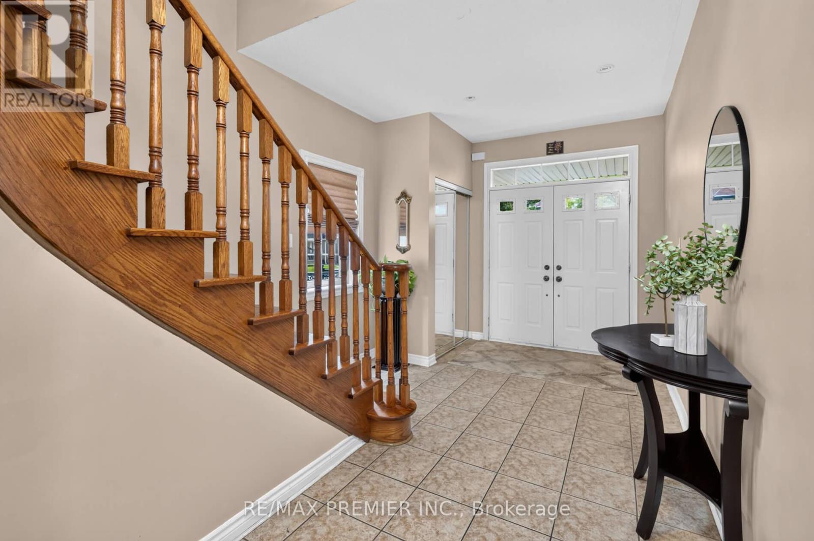 19 Timberwolf Road, Brampton, Ontario  L6P 2B4 - Photo 4 - W13749326
