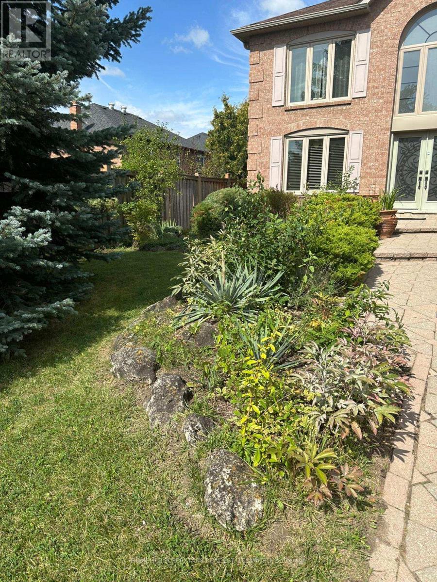 4 Nottingham Crescent, Brampton, Ontario  L6S 4G4 - Photo 3 - W13749328