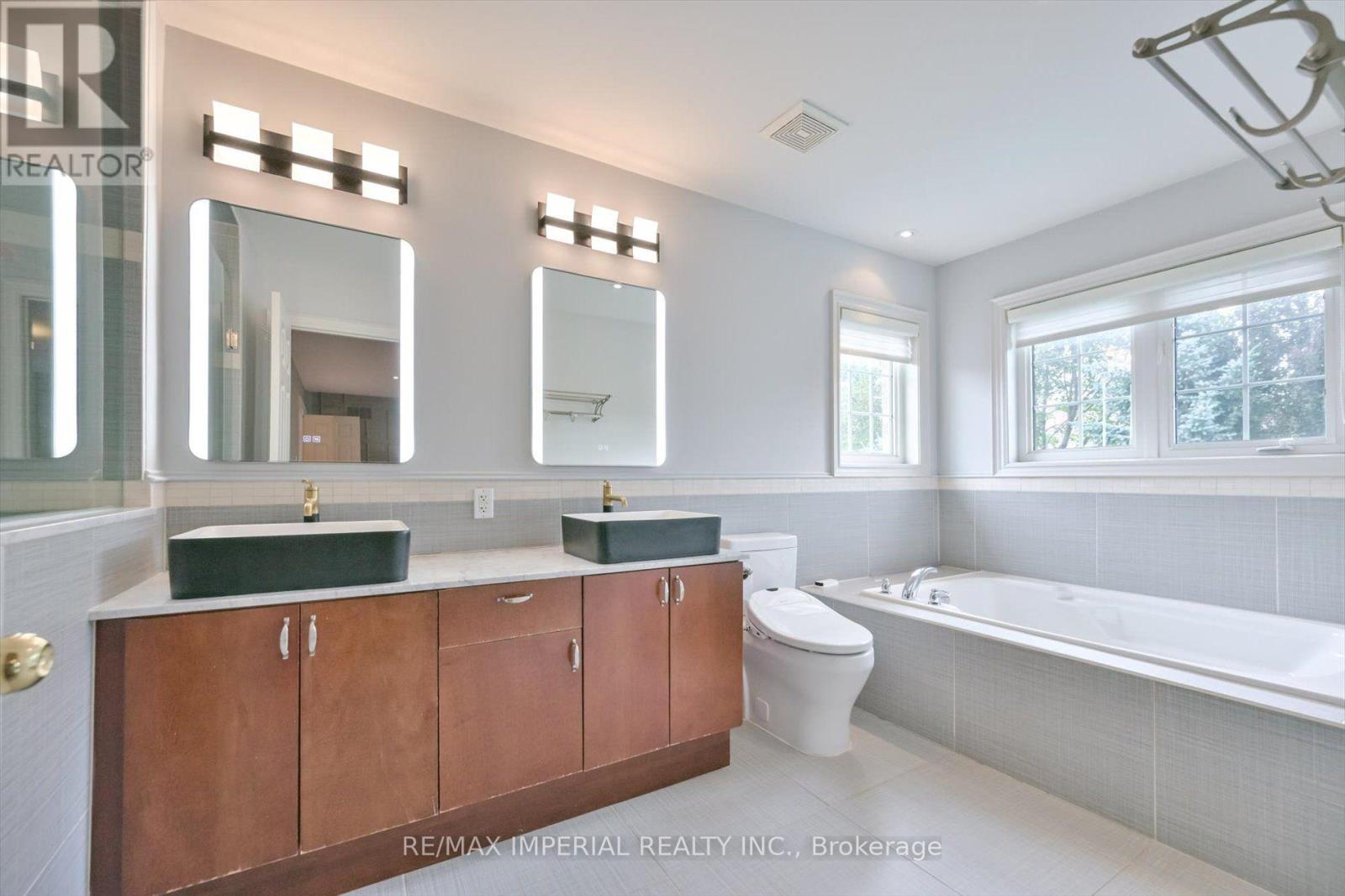 11 Candlelight Drive, Richmond Hill, Ontario  L4E 5E4 - Photo 24 - N13748088