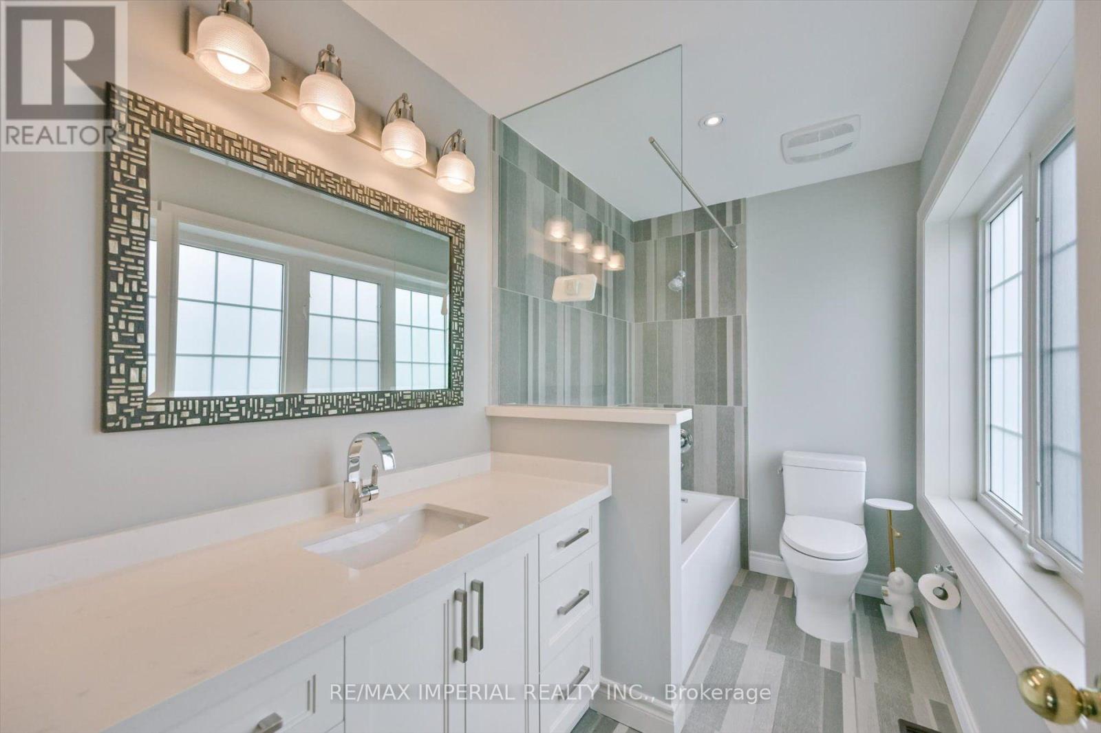 11 Candlelight Drive, Richmond Hill, Ontario  L4E 5E4 - Photo 30 - N13748088