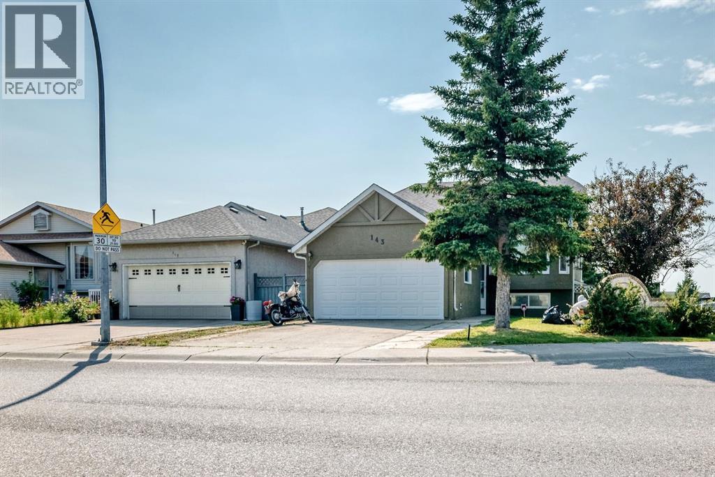 143 Applewood Drive Se, Calgary, Alberta  T2A 7B8 - Photo 2 - A2339020