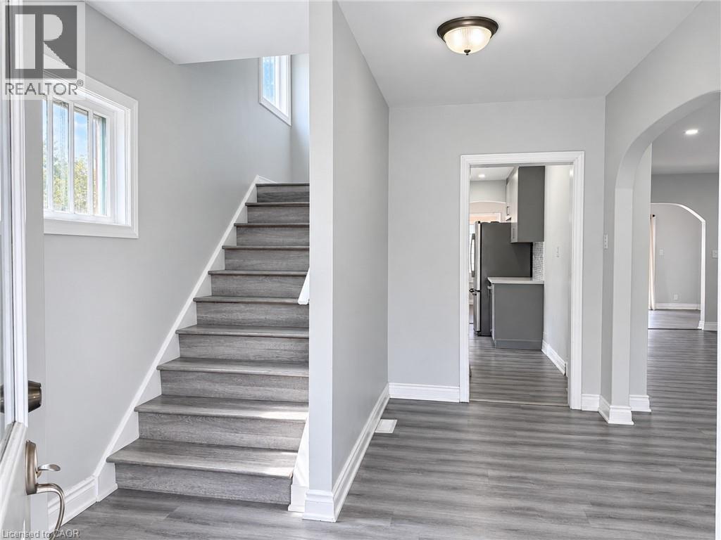 39 Oakland Avenue, Welland, Ontario  L3C 2B8 - Photo 3 - 40860911
