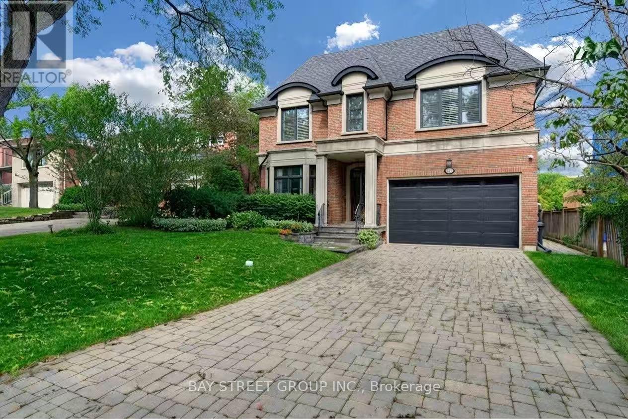 28 CARNWATH CRESCENT, Toronto, Ontario