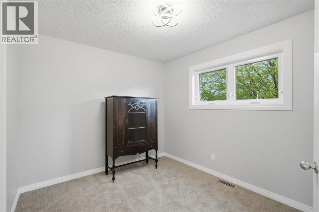 106 Inglewood Point Se, Calgary, Alberta T2G 5K6 - Photo 10 - A2342980