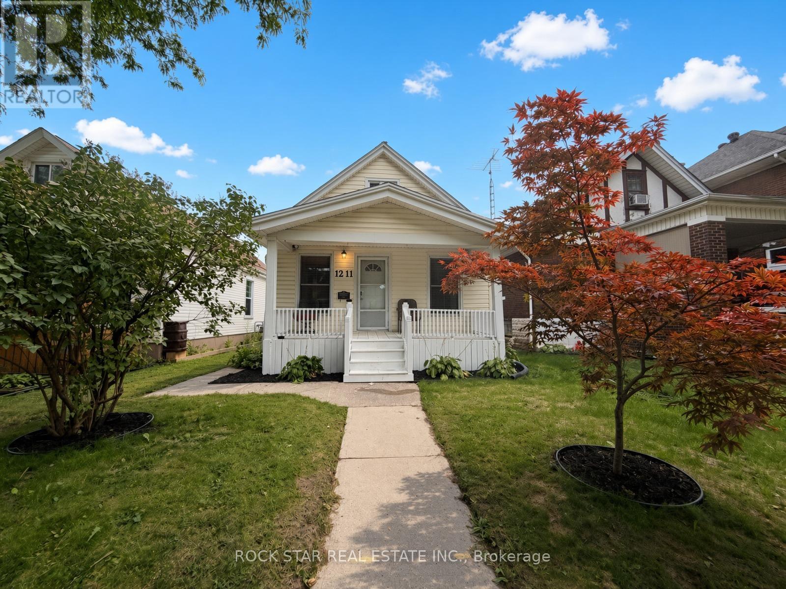 1211 LINCOLN ROAD, Windsor, Ontario