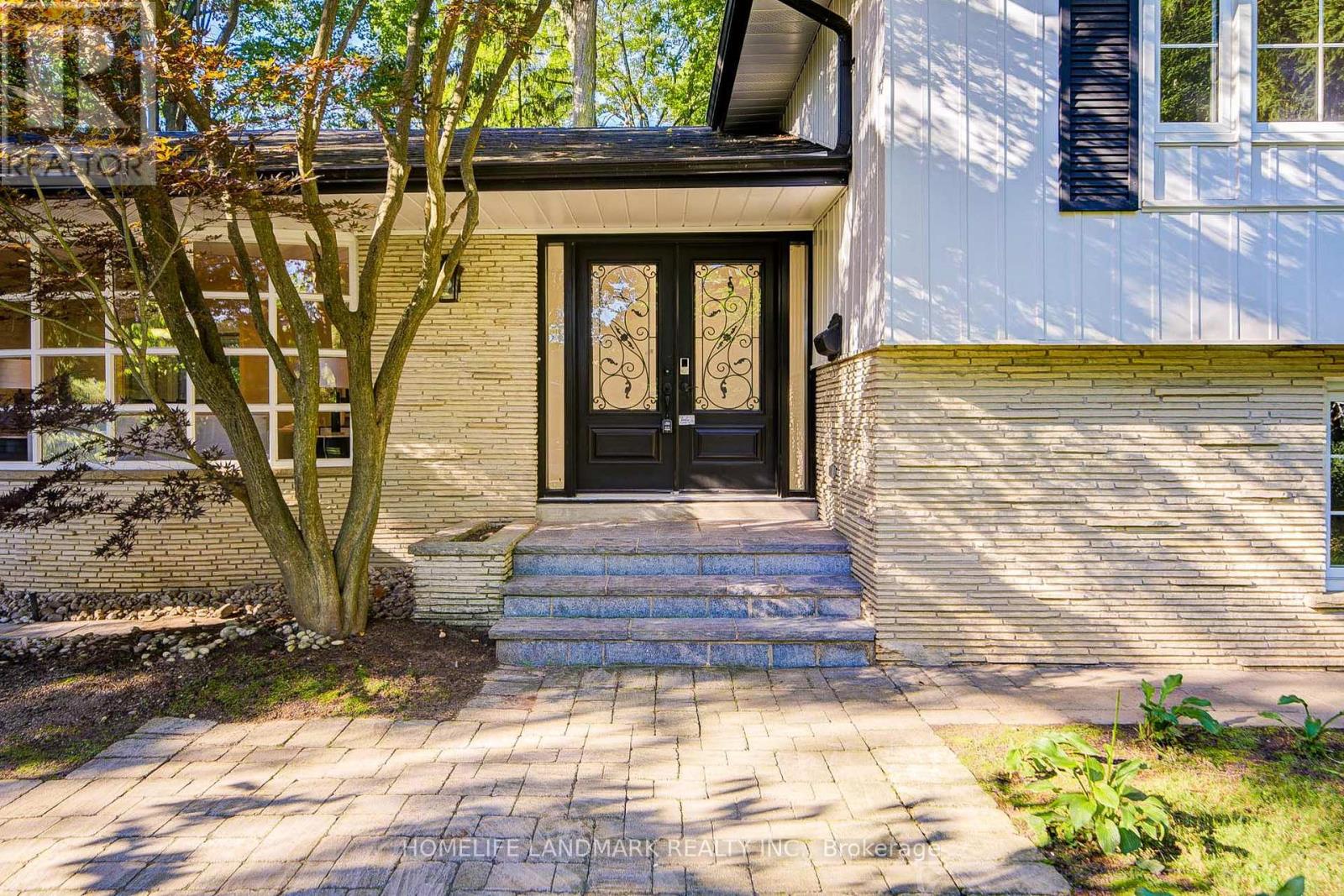 2410 Prince John Boulevard, Mississauga, Ontario  L5K 1S2 - Photo 2 - W13748602