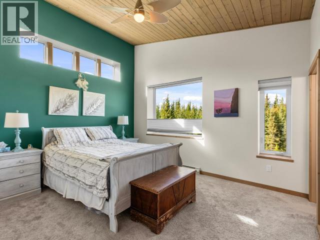 16 ISKOOT CRESCENT photo 21