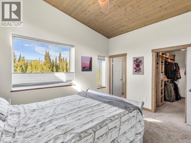 16 ISKOOT CRESCENT photo 22