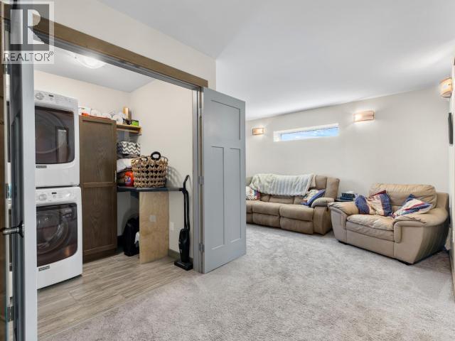 16 ISKOOT CRESCENT photo 27