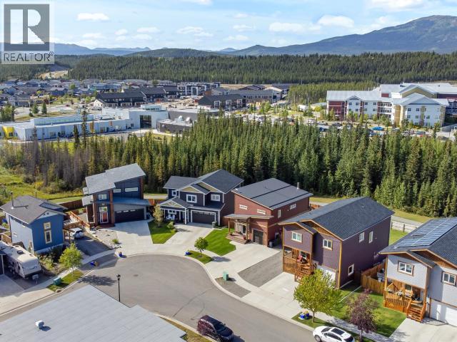 16 ISKOOT CRESCENT photo 3