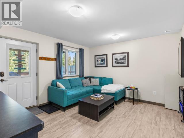 16 ISKOOT CRESCENT photo 32