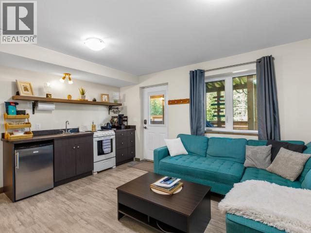 16 ISKOOT CRESCENT photo 33