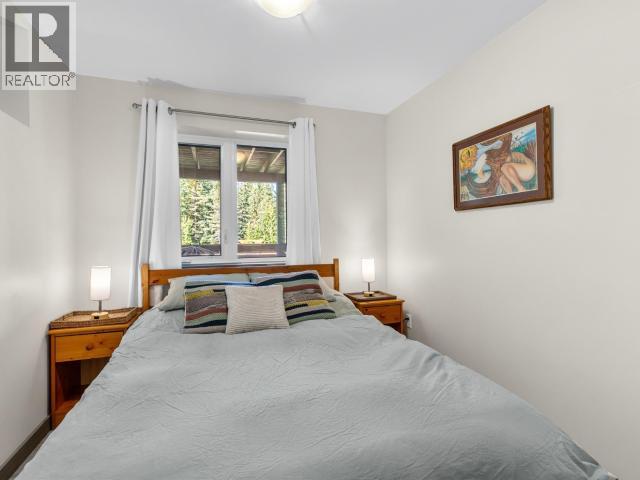 16 ISKOOT CRESCENT photo 35