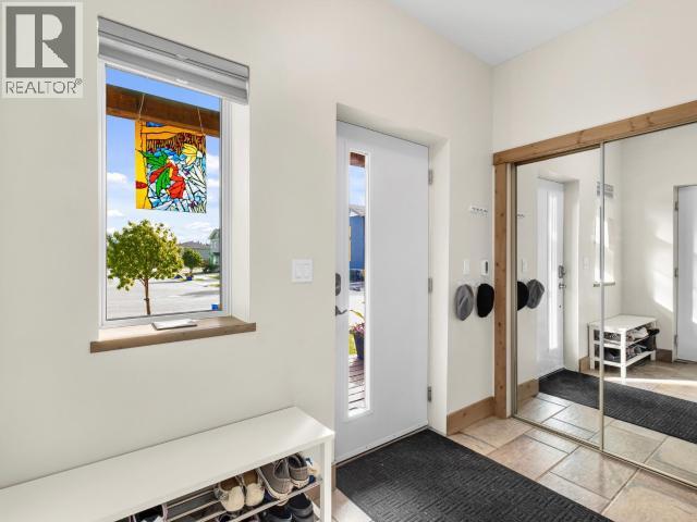16 ISKOOT CRESCENT photo 5