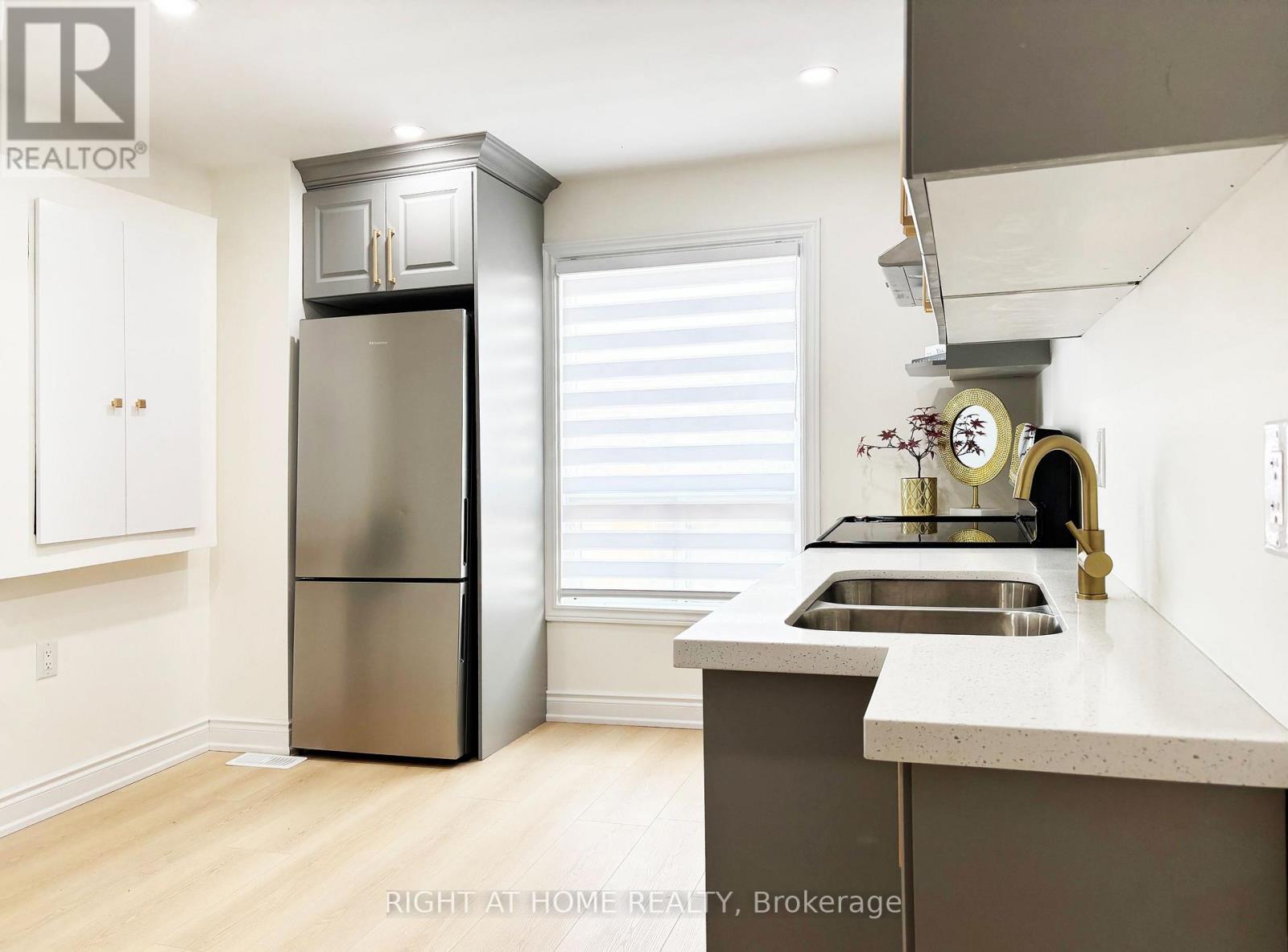 Upper - 11 Holton Avenue N, Hamilton, Ontario  L8L 6H3 - Photo 11 - X13631978