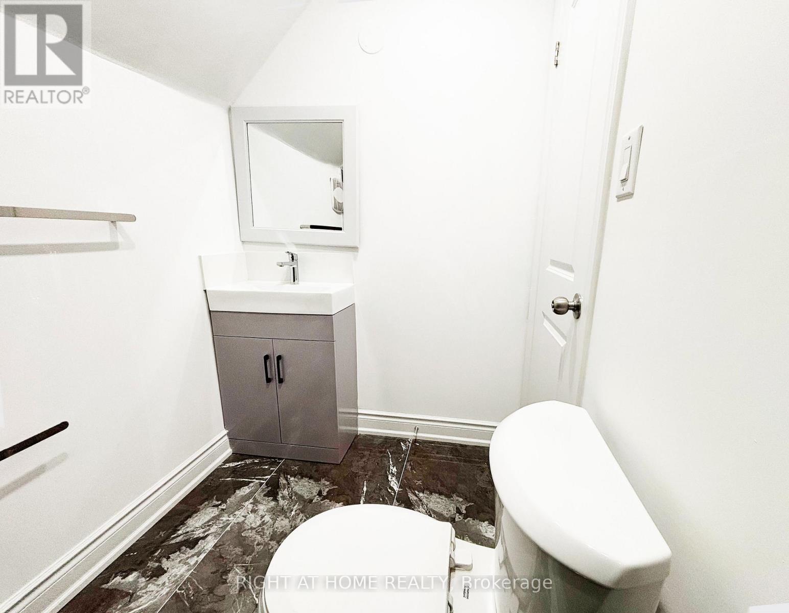 Upper - 11 Holton Avenue N, Hamilton, Ontario  L8L 6H3 - Photo 41 - X13631978
