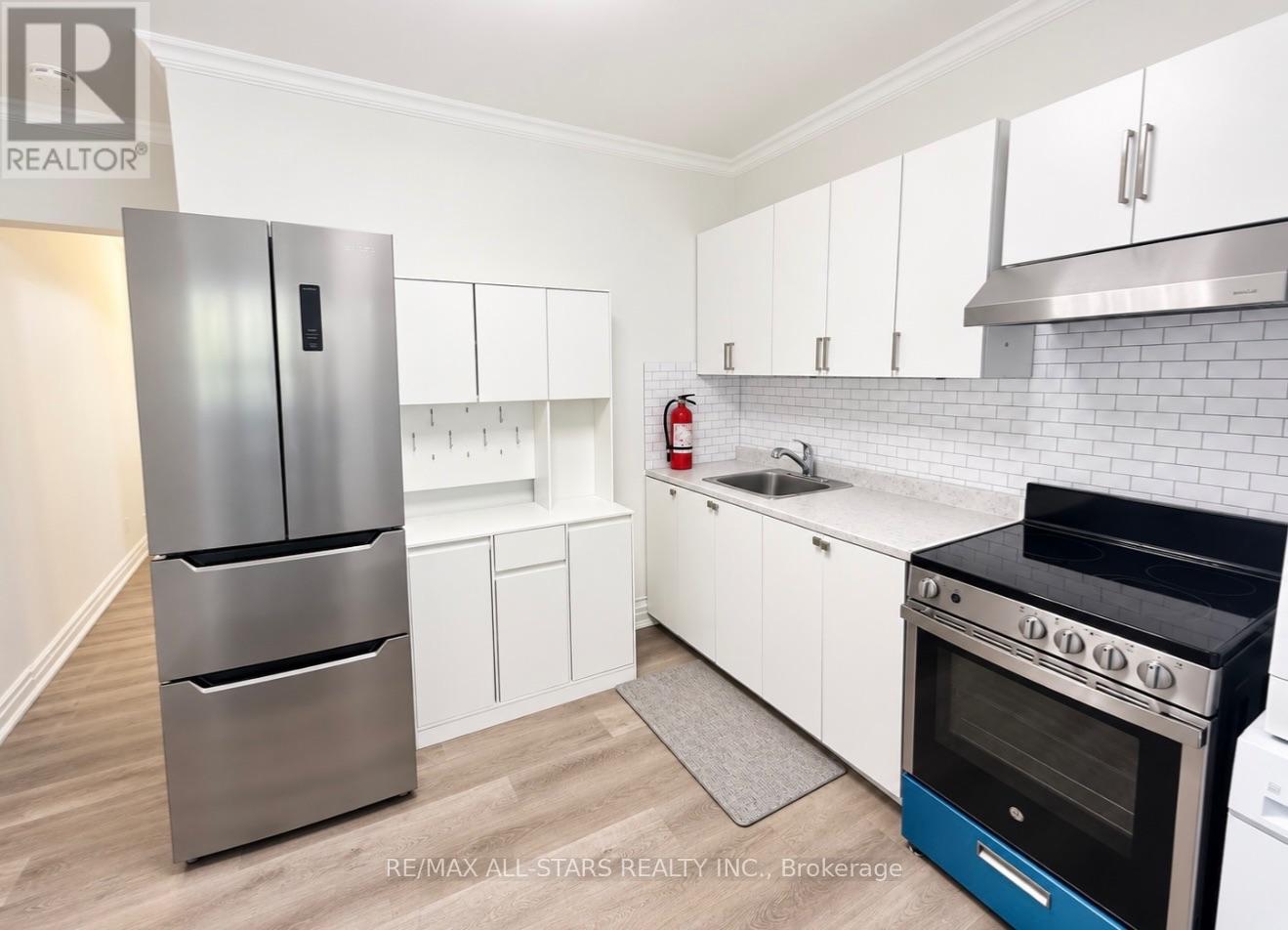 200 - 1918a Queen Street E, Toronto, Ontario  M4L 1H5 - Photo 2 - E13679966