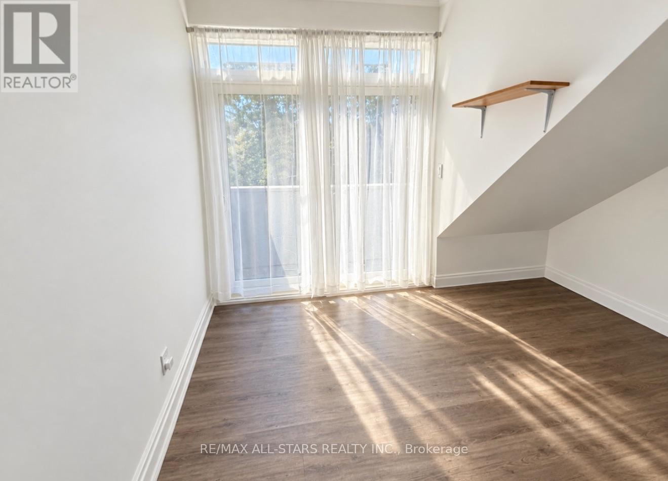 200 - 1918a Queen Street E, Toronto, Ontario  M4L 1H5 - Photo 6 - E13679966