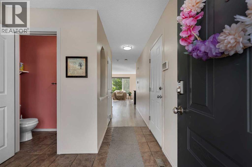 120 Rocky Vista Circle Nw, Calgary, Alberta  T3G 5B9 - Photo 4 - A2342262