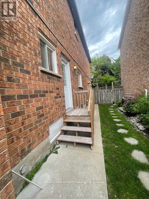 3665 Colonial Upper Drive, Mississauga, Ontario  L5L 4P2 - Photo 3 - W13749468