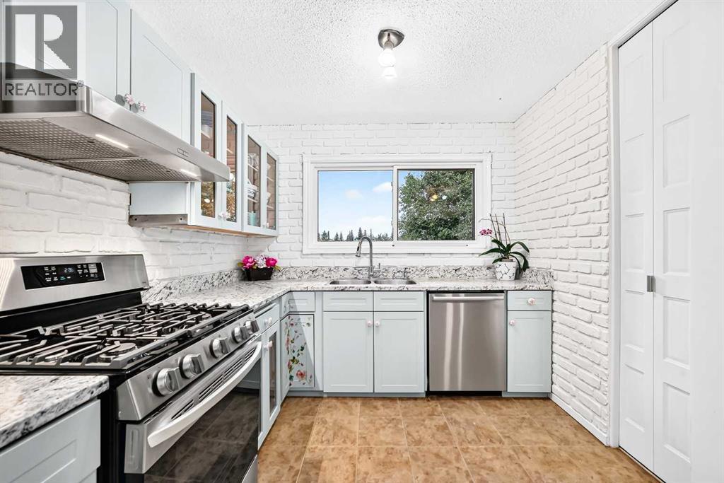 631 Brookpark Drive SW, Calgary, Alberta  T2W 2P8 - Photo 11 - A2337923