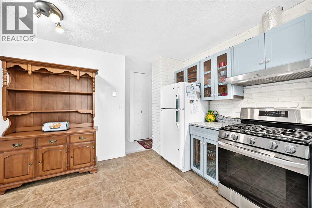 631 Brookpark Drive SW, Calgary, Alberta  T2W 2P8 - Photo 15 - A2337923
