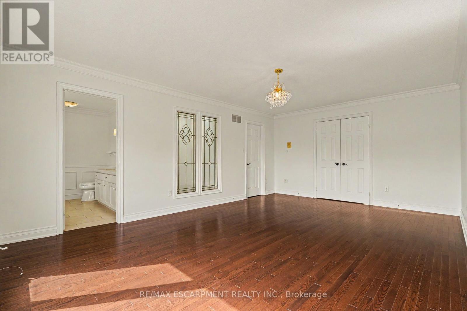 74 Fairwood Place W, Burlington, Ontario  L7T 4B6 - Photo 25 - W13747676