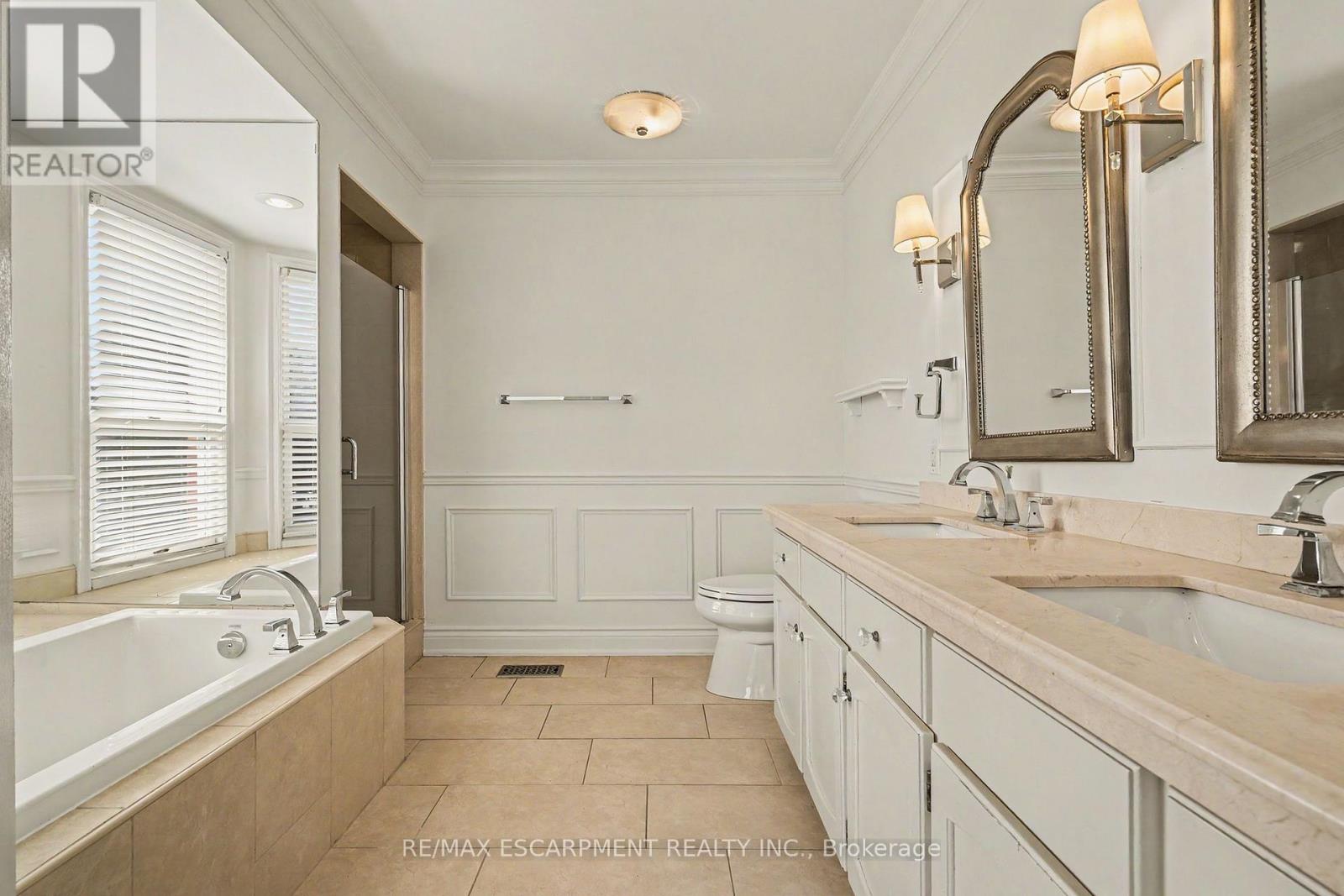 74 Fairwood Place W, Burlington, Ontario  L7T 4B6 - Photo 27 - W13747676