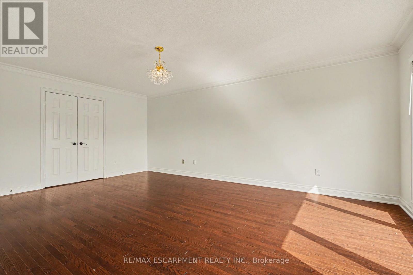 74 Fairwood Place W, Burlington, Ontario  L7T 4B6 - Photo 26 - W13747676