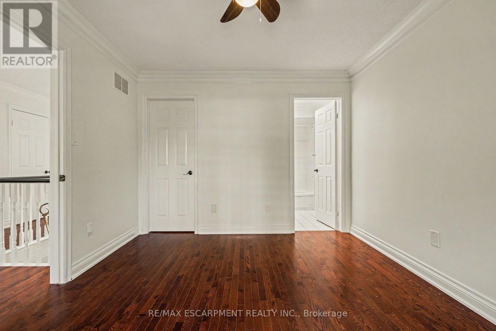 74 Fairwood Place W, Burlington, Ontario  L7T 4B6 - Photo 18 - W13747676