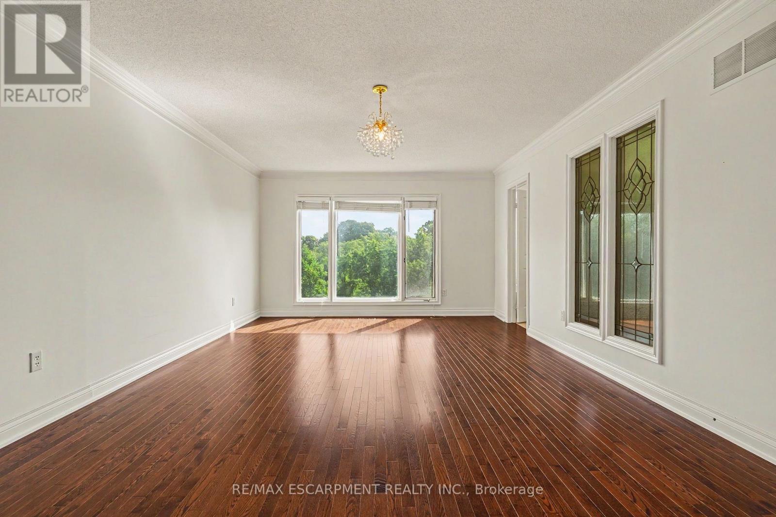 74 Fairwood Place W, Burlington, Ontario  L7T 4B6 - Photo 23 - W13747676