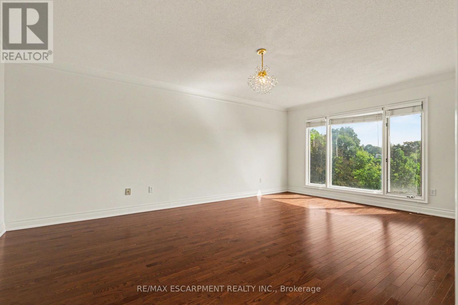 74 Fairwood Place W, Burlington, Ontario  L7T 4B6 - Photo 24 - W13747676