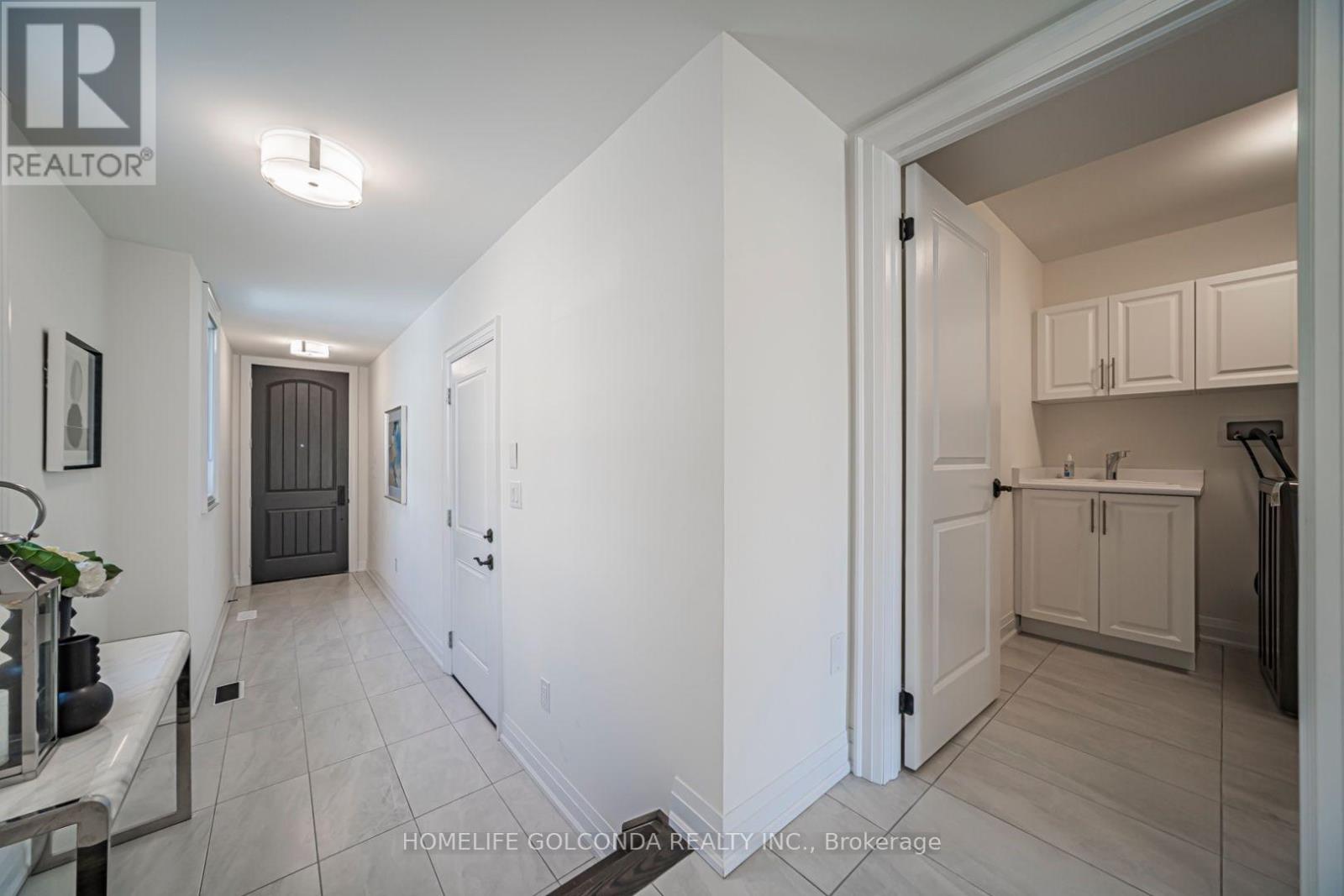2 Silvermills Lane, Markham, Ontario  L6C 3L5 - Photo 2 - N13625030