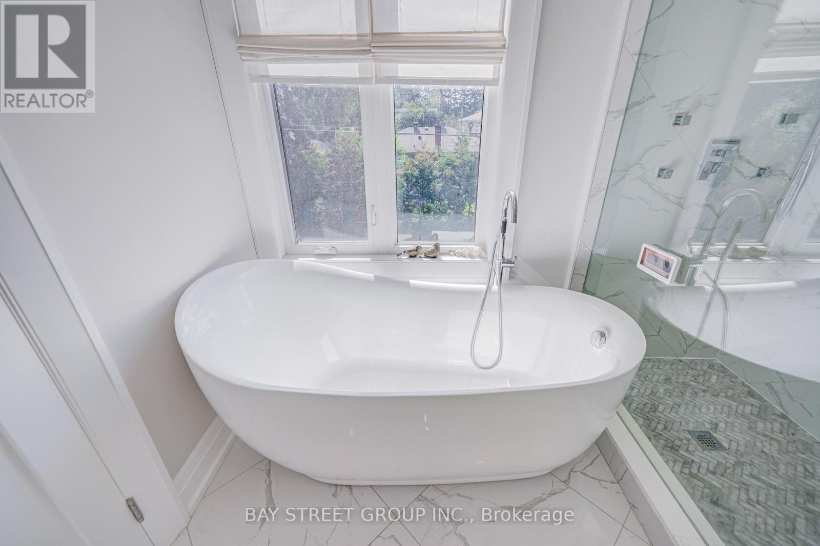 37 Barker Avenue, Toronto, Ontario  M9V 1E6 - Photo 38 - W13749522