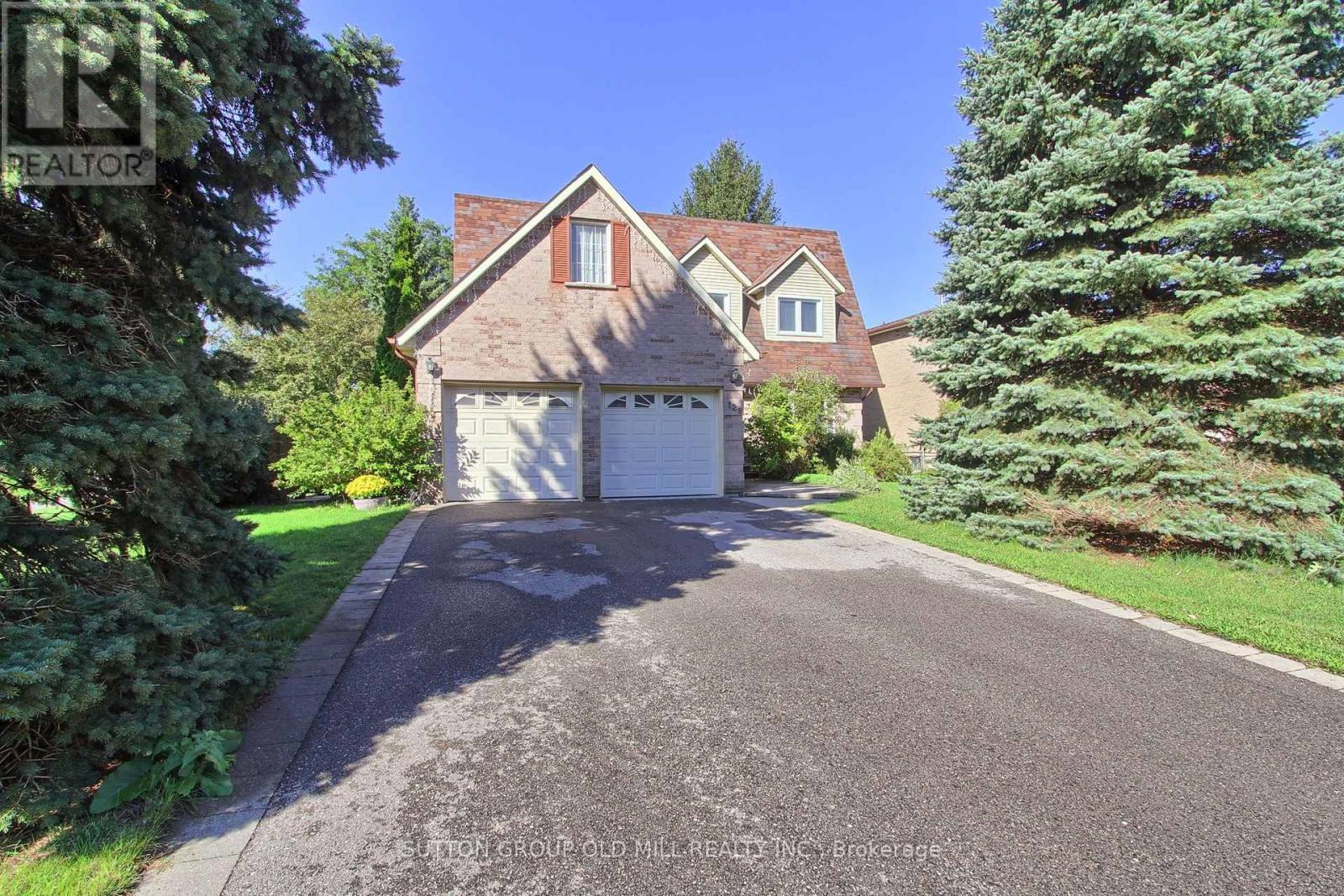 129 ROBIN COURT, Newmarket, Ontario