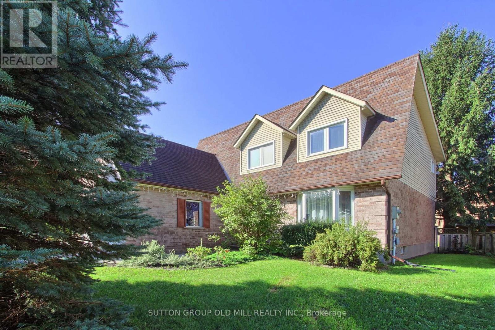 129 Robin Court, Newmarket, Ontario  L3Y 6B2 - Photo 2 - N13749534